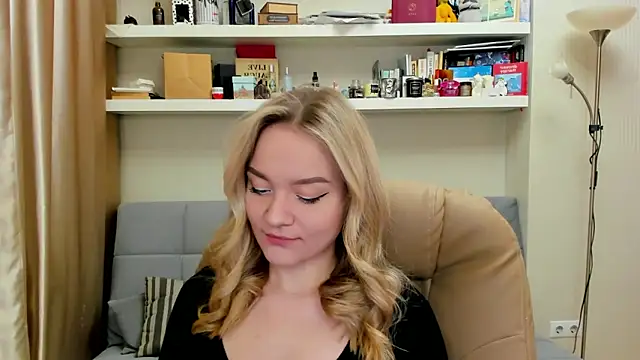 Snapshot of Kara_Smith_ chatting on March 9, 2025, 11:14 pm Kara Smith online show from March 9, 2025, 11:14 pm