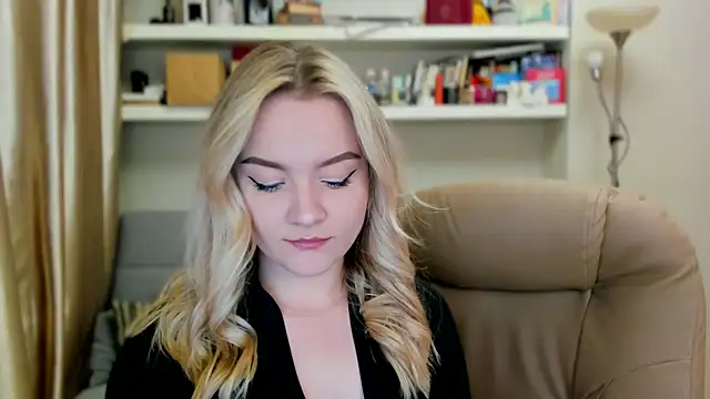 Snapshot of Kara_Smith_ chatting on September 17, 2025, 11:06 pm Kara Smith online show from September 17, 2025, 11:06 pm
