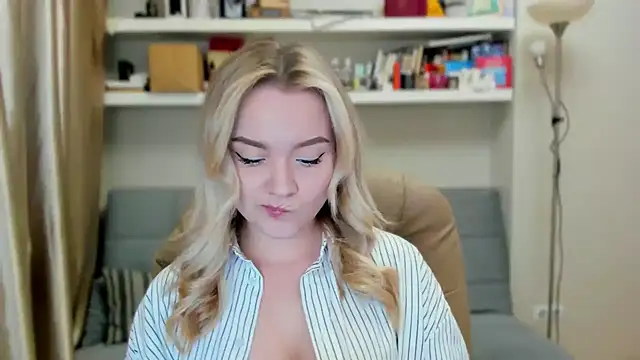 Snapshot of Kara_Smith_ chatting on September 19, 2025, 10:54 pm Kara Smith online show from September 19, 2025, 10:54 pm