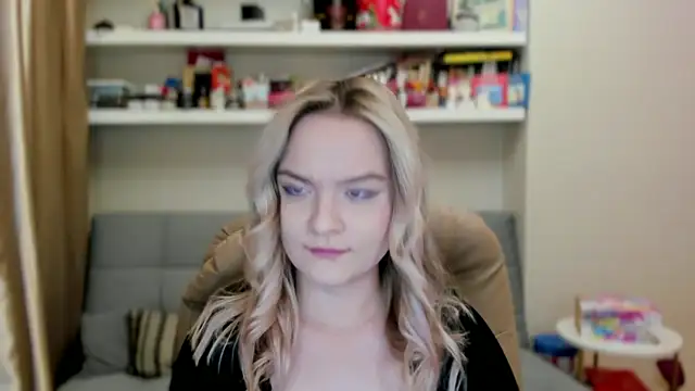 Kara Smith  online show from June 19, 2026, 11:08 pm