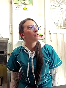 HOLY DOLL online show from November 4, 2025, 7:35 pm