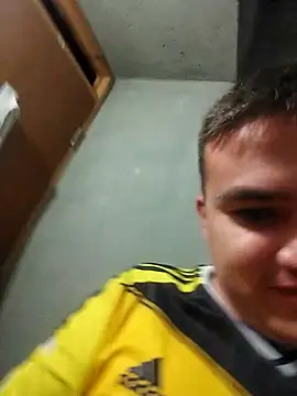 Snapshot of Andy-rtg chatting on March 10, 2025, 2:50 am Andy-rtg online show from March 10, 2025, 2:50 am