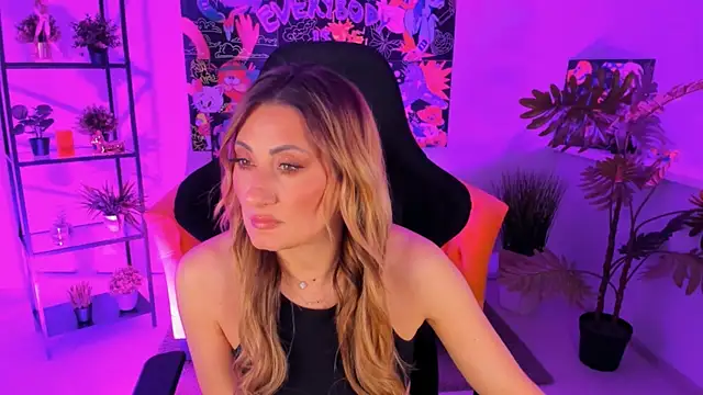 Snapshot of SarahAlluring chatting on March 22, 2025, 1:30 pm SarahAlluring online show from March 22, 2025, 1:30 pm