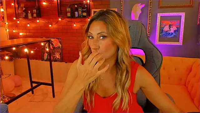Snapshot of SarahAlluring chatting on September 19, 2025, 12:06 pm SarahAlluring online show from September 19, 2025, 12:06 pm