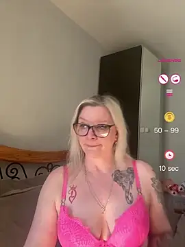 Curvy-Cleo online show from May 1, 2026, 9:14 am