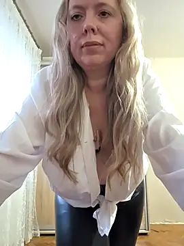 Irina3718 online show from January 15, 2026, 2:32 pm