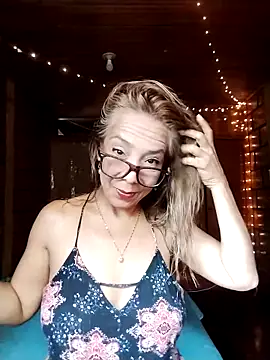 Lady Lolla11 online show from March 19, 2026, 2:32 pm