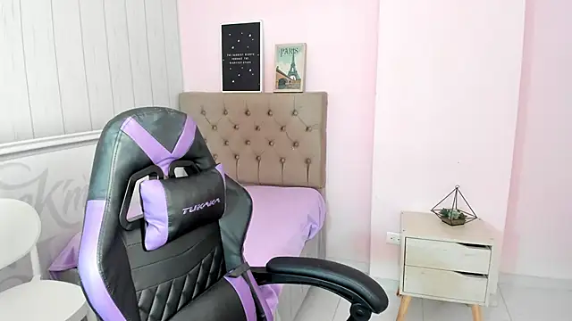 Tania Duque online show from November 20, 2025, 3:01 pm