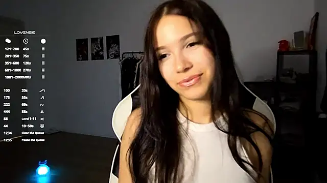 MayAgard online show from October 30, 2025, 7:14 pm