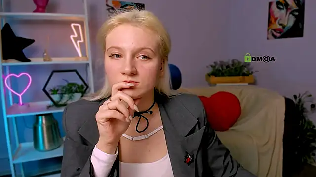 Snapshot of madam_uliis chatting on March 18, 2025, 1:09 pm madam uliis online show from March 18, 2025, 1:09 pm