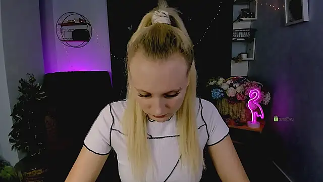 Snapshot of madam_uliis chatting on November 28, 2025, 1:36 pm madam uliis online show from November 28, 2025, 1:36 pm