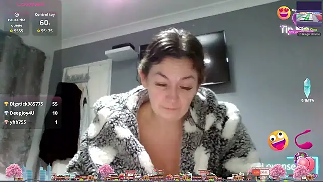 GoldenSquirter online show from November 28, 2025, 10:23 pm