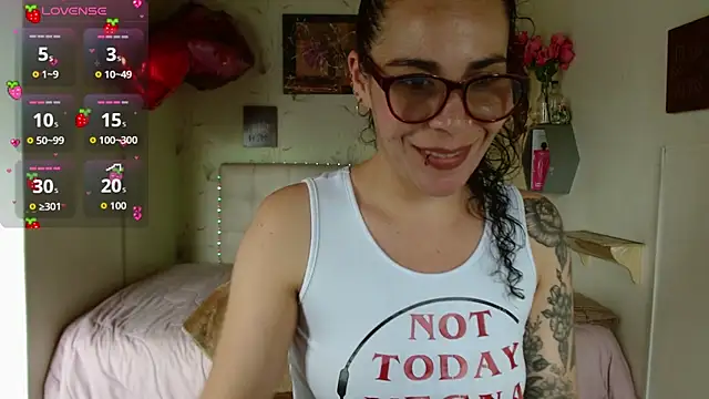 mia velvet1 online show from April 7, 2026, 3:23 pm