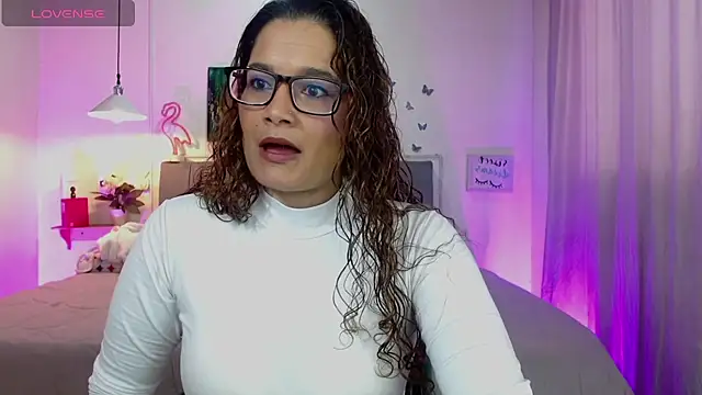 Rose Thompson1 online show from April 15, 2026, 1:40 pm