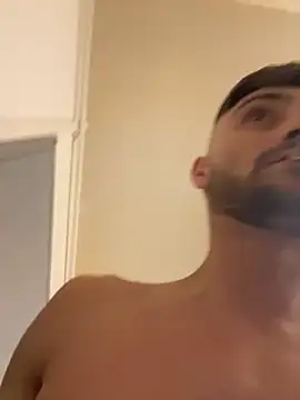 Snapshot of Hugo34bg chatting on October 16, 2025, 2:12 am Hugo34bg online show from October 16, 2025, 2:12 am