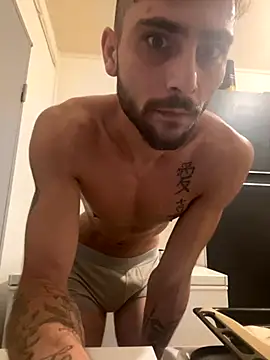 Snapshot of Hugo34bg chatting on October 26, 2025, 12:38 am Hugo34bg online show from October 26, 2025, 12:38 am