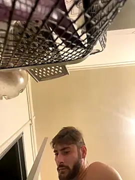 Snapshot of Hugo34bg chatting on November 14, 2025, 2:54 am Hugo34bg online show from November 14, 2025, 2:54 am