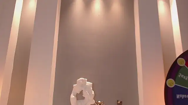 milu w4llace online show from October 3, 2025, 12:40 am