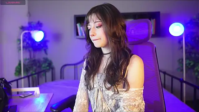 Snapshot of Miyuki_wolf chatting on November 18, 2025, 9:30 pm Miyuki wolf online show from November 18, 2025, 9:30 pm