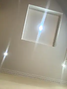 Ivelleee  online show from November 19, 2025, 9:15 pm