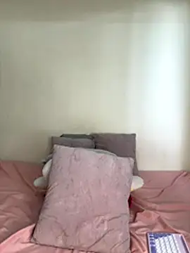 Ivelleee  online show from December 16, 2025, 8:25 pm