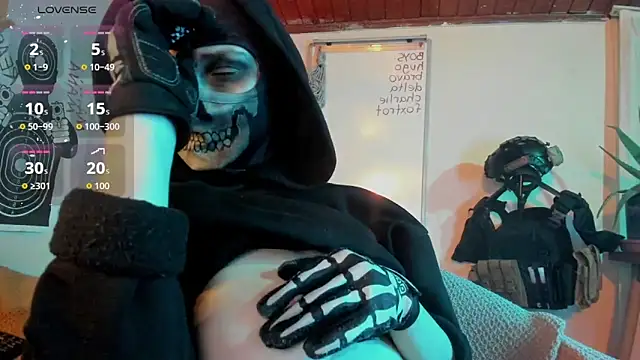 Snapshot of cos_operator chatting on November 25, 2025, 8:20 pm cos operator online show from November 25, 2025, 8:20 pm