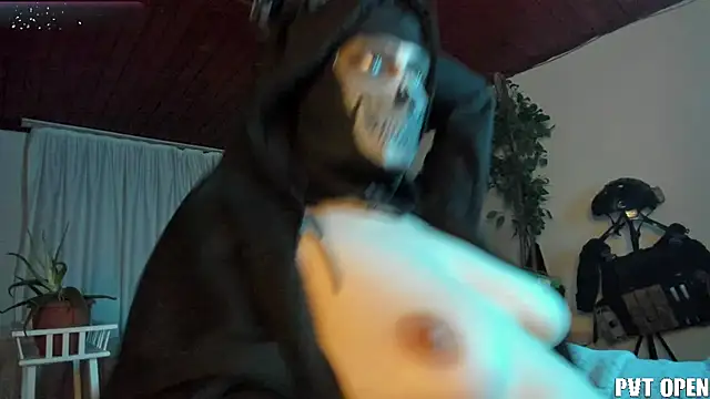 Snapshot of cos_operator chatting on March 1, 2026, 7:05 pm cos operator online show from March 1, 2026, 7:05 pm