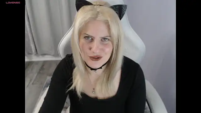 BellaStar84 online show from October 31, 2025, 12:06 pm