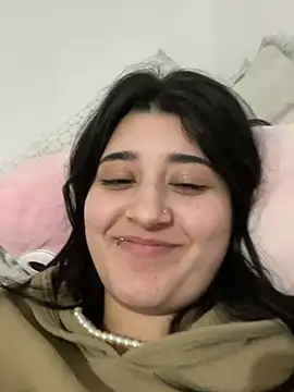 Snapshot of SashaLuss_ chatting on March 21, 2025, 5:02 pm SashaLuss online show from March 21, 2025, 5:02 pm