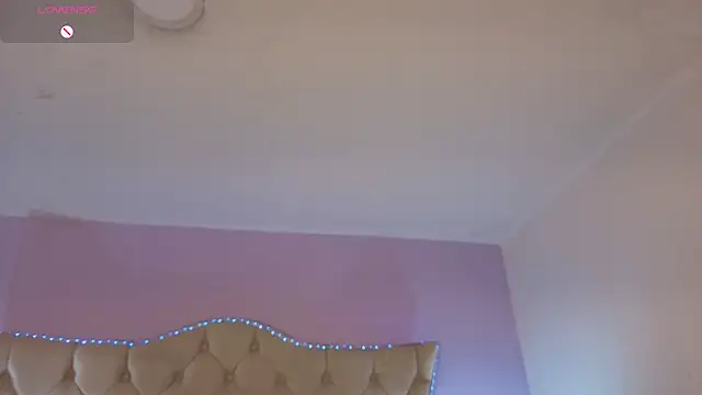 Snapshot of CarolineNasty chatting on November 6, 2025, 8:43 pm CarolineNasty online show from November 6, 2025, 8:43 pm