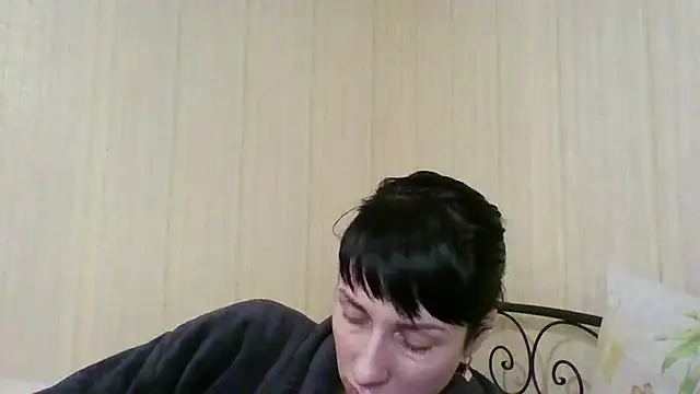 Snapshot of _Black-Panther_ chatting on December 16, 2025, 2:00 pm Black-Panther online show from December 16, 2025, 2:00 pm