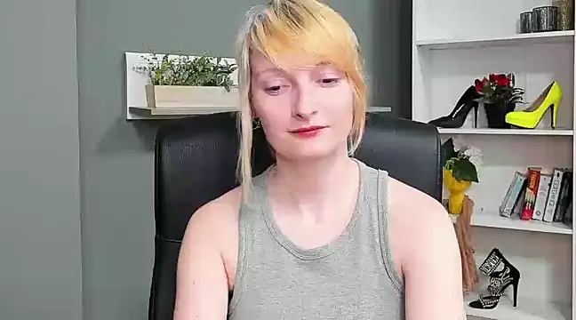 Snapshot of hottieBlair chatting on March 19, 2025, 1:51 pm hottieBlair online show from March 19, 2025, 1:51 pm