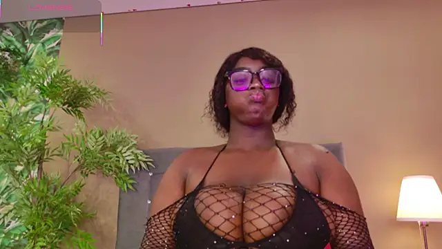 BetsyBennet  online show from November 7, 2025, 9:26 pm