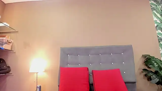 BetsyBennet  online show from February 16, 2026, 4:52 am