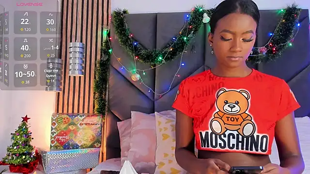 Kendallross28 online show from December 4, 2025, 3:32 pm