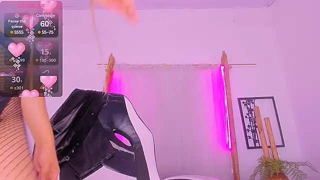 Snapshot of Brithanycullen chatting on March 22, 2025, 9:24 am Brithanycullen online show from March 22, 2025, 9:24 am