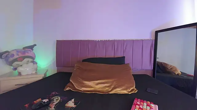 kitty-kryss online show from September 27, 2025, 2:11 pm