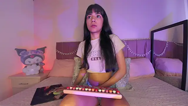 kitty-kryss online show from October 28, 2025, 12:30 pm