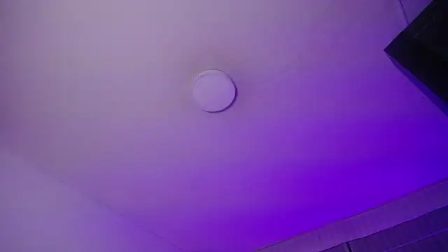 Violet King online show from October 9, 2025, 3:43 pm