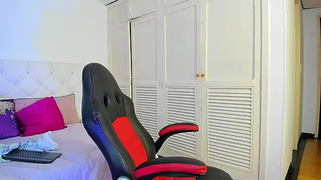 Zaira Angel online show from November 12, 2025, 4:13 am