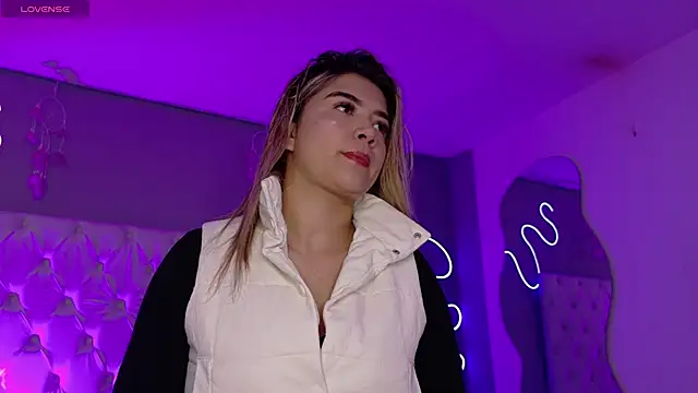 natasha  black online show from November 3, 2025, 7:26 pm