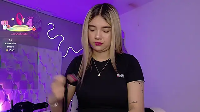 natasha  black online show from November 5, 2025, 7:36 pm