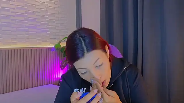 TiffanyWalk online show from October 3, 2025, 11:07 am