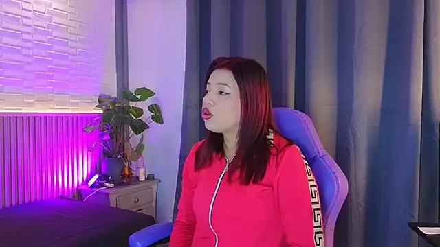 TiffanyWalk online show from December 18, 2025, 11:38 am