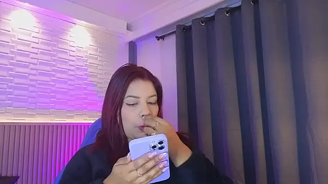 TiffanyWalk online show from December 19, 2025, 10:44 am