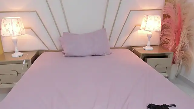 Snapshot of Amara_Sinclair chatting on March 19, 2025, 10:53 pm Amara Sinclair online show from March 19, 2025, 10:53 pm