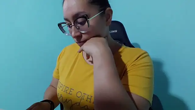 cloe starr online show from November 4, 2025, 12:43 am