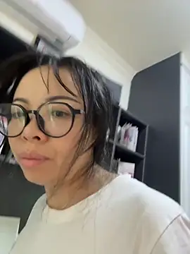 aa520uv online show from September 30, 2025, 1:54 am