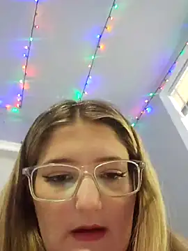 Snapshot of eyesthatsparkle22 chatting on September 18, 2025, 7:49 pm eyesthatsparkle22 online show from September 18, 2025, 7:49 pm
