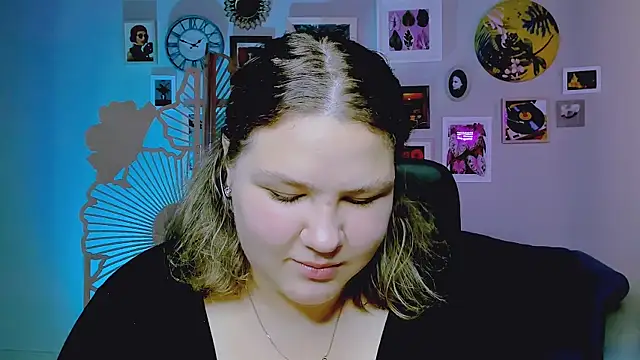 FlorenceAnderson online show from October 6, 2025, 9:40 am